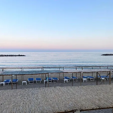Luxury Tugurio Hébergement de vacances Arma di Taggia